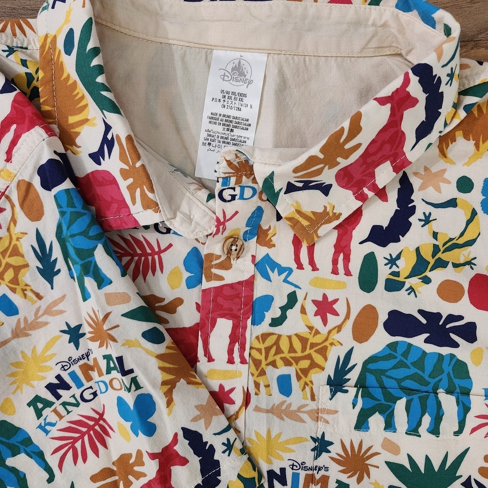 Disney Parks Animal Kingdom All-Over Print Men's Button Down Shirt Size XXL/2XL